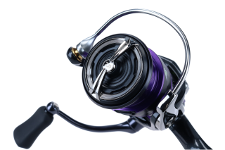 Daiwa Prorex V LT 4000 CXH (HUOM! Kelassa T-nuppi kuvista poiketen)